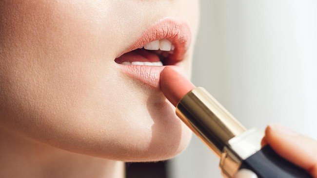 Pilihan Lipstik Terbaik untuk Bibir Hitam agar Cerah